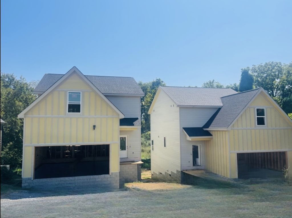 view of front of home featuring a garage