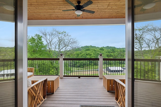 deck with ceiling fan