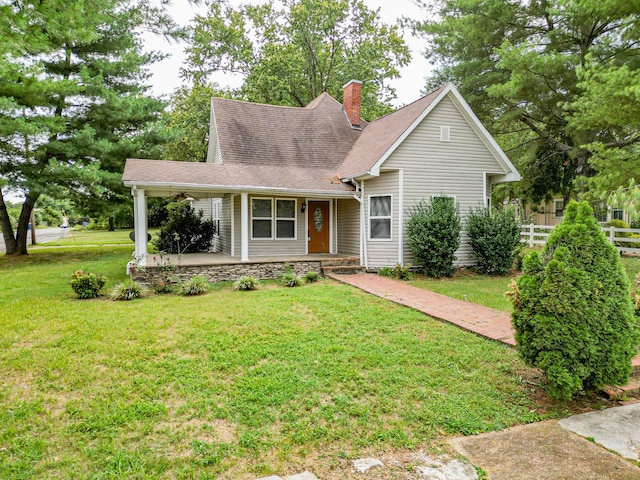 view of front facade featuring a porch and a front yard