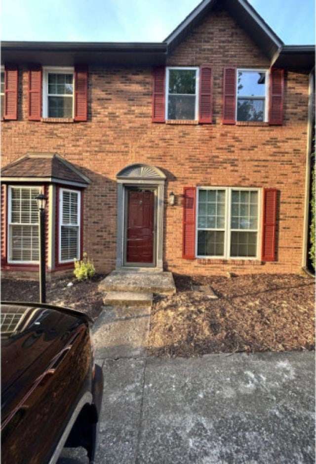 view of front facade with brick siding