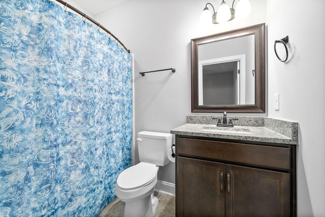 bathroom with baseboards, a shower with shower curtain, toilet, tile patterned flooring, and vanity