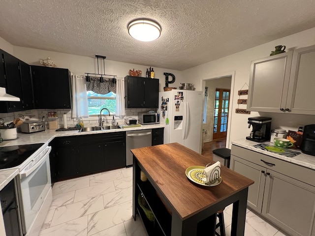 kitchen featuring sink, hanging light fixtures, decorative backsplash, light tile patterned floors, and stainless steel appliances