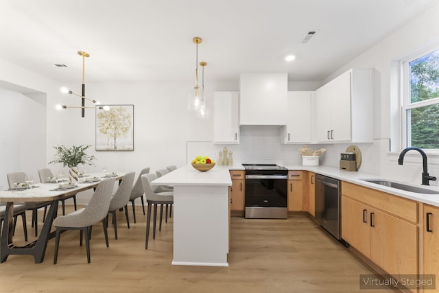 kitchen with sink, stainless steel appliances, light hardwood / wood-style floors, and decorative backsplash