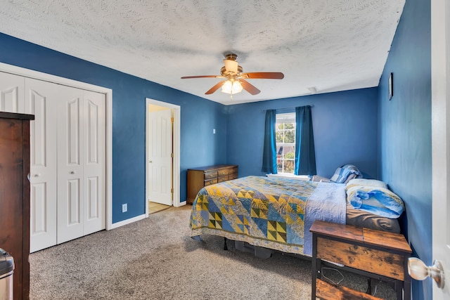 bedroom featuring ceiling fan, a closet, a textured ceiling, and carpet flooring