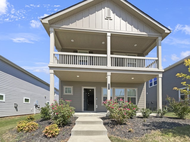 view of front of home featuring a balcony