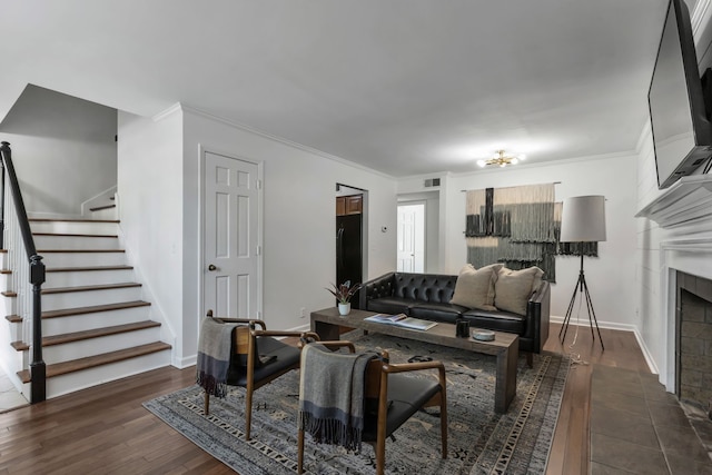 living room featuring dark wood-type flooring and ornamental molding