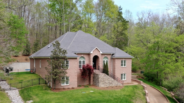 view of front facade with a front lawn