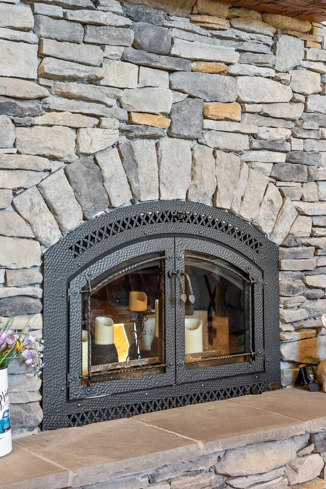 details featuring a glass covered fireplace