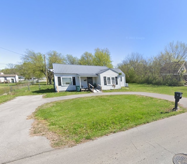 single story home with a front yard