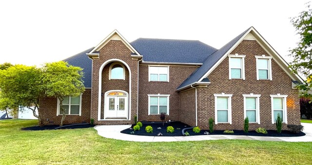 view of front facade featuring a front lawn