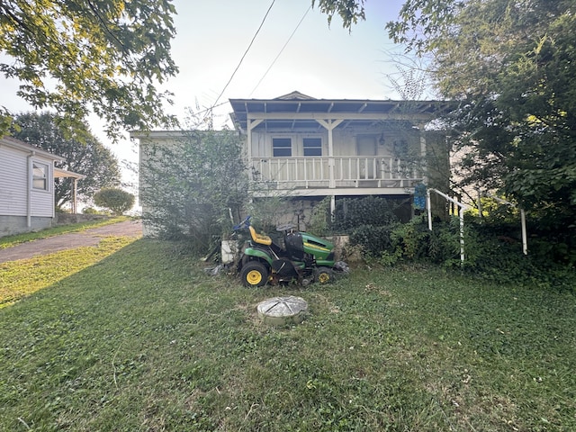 exterior space with a front yard