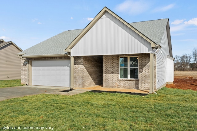 view of front of house featuring a front yard and a garage