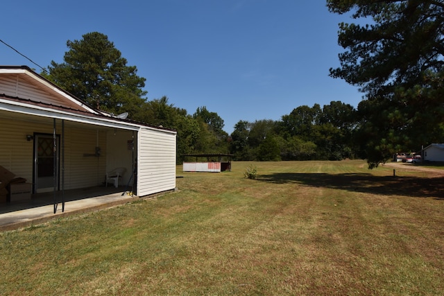 view of yard with a patio