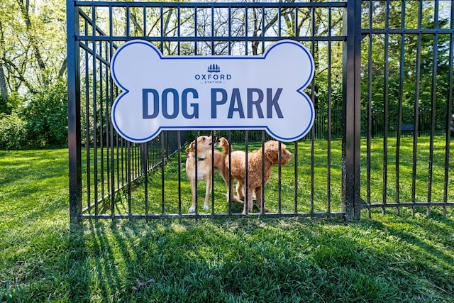 community sign with a yard