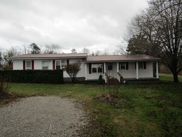 single story home featuring a front yard