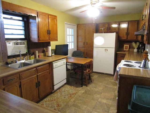 kitchen featuring plenty of natural light, ceiling fan, sink, and white appliances