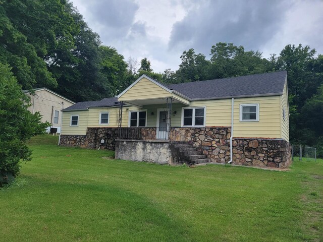 back of house featuring a lawn