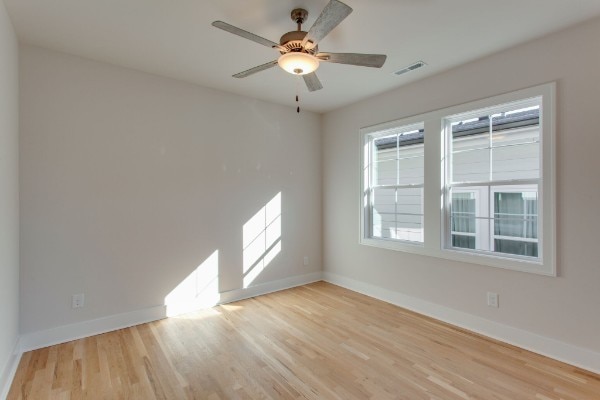 spare room featuring light wood-type flooring and ceiling fan