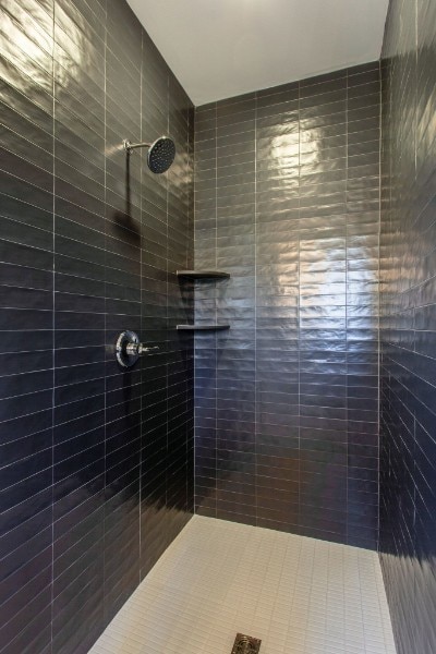 bathroom with a tile shower