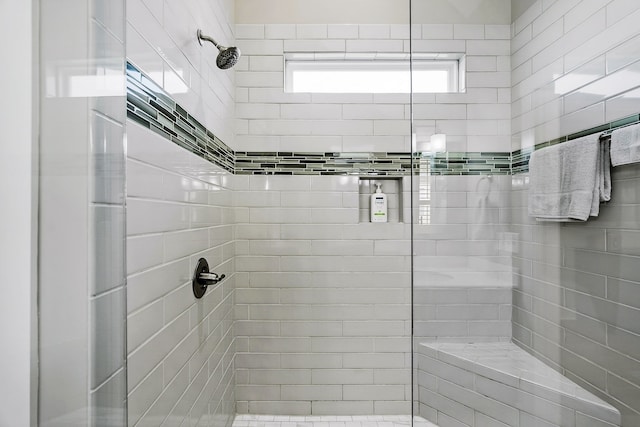 bathroom featuring a tile shower