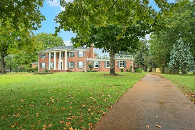 view of front of house with a front lawn