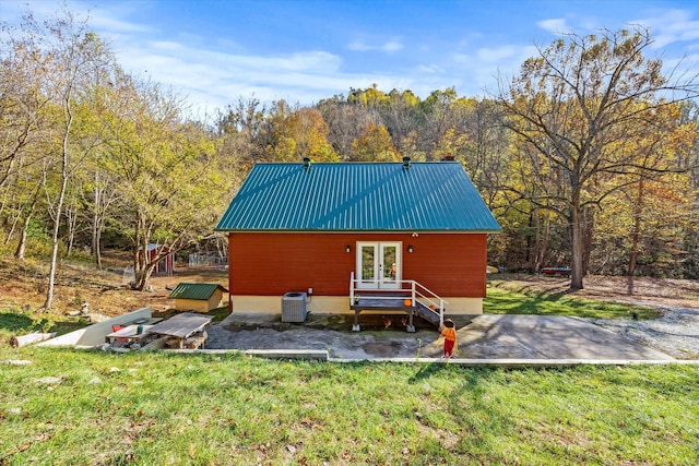 89 Ouchonder Rd, Elmwood, TN 38560 - back of house featuring french doors, metal roof, a forest view, and a yard