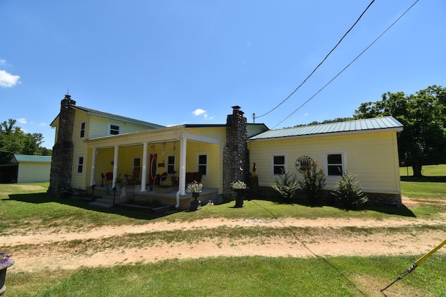 back of house featuring a yard