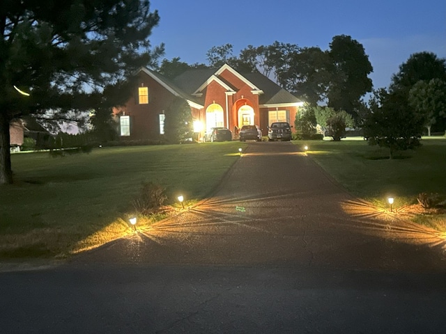 view of front facade with a lawn