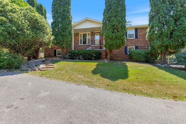 view of front of property with a front yard