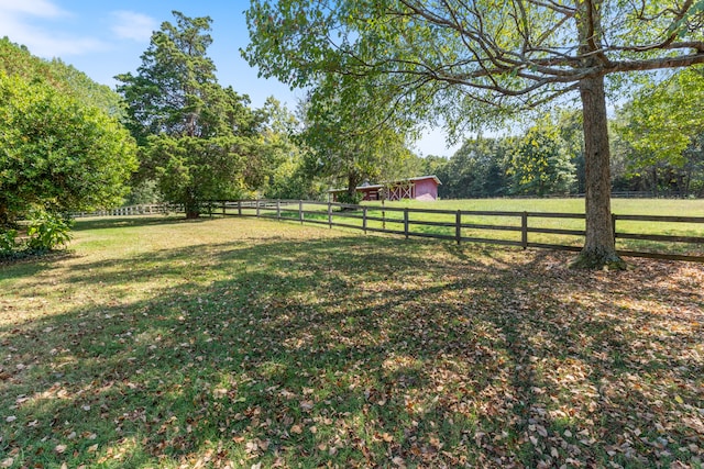 view of yard featuring a rural view