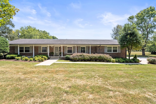 single story home featuring a front yard