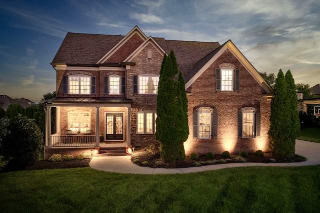 view of front of house featuring a porch and a lawn