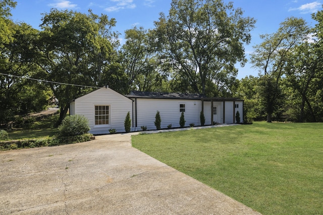 view of front of house featuring a front yard