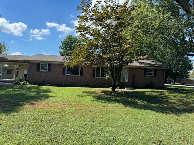 view of front of home with a front lawn