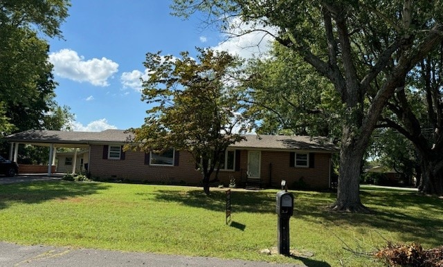 single story home with a front yard