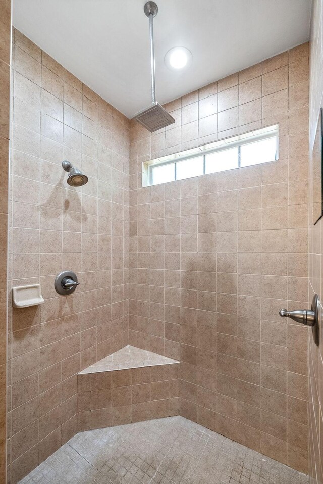 bathroom featuring tiled shower