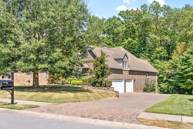 view of front facade with a garage and a front yard