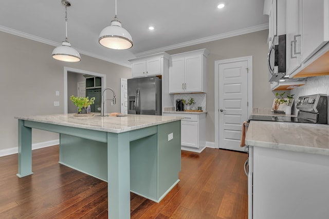 kitchen with dark wood-type flooring, appliances with stainless steel finishes, an island with sink, and white cabinetry