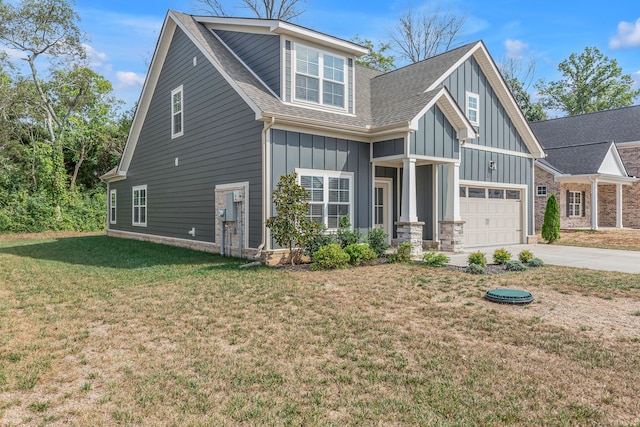 view of front of house featuring a front yard