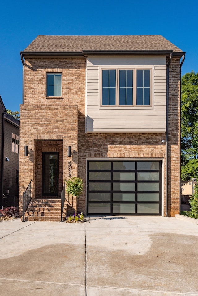 view of front facade featuring a garage