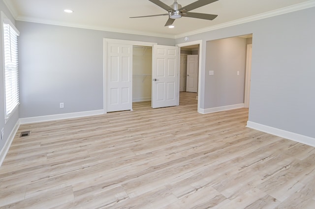 unfurnished bedroom with crown molding, light hardwood / wood-style flooring, ceiling fan, and a closet