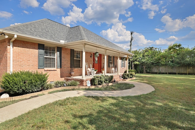 view of front facade featuring covered porch and a front lawn