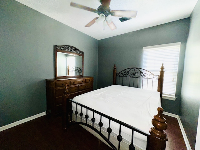 bedroom featuring ceiling fan