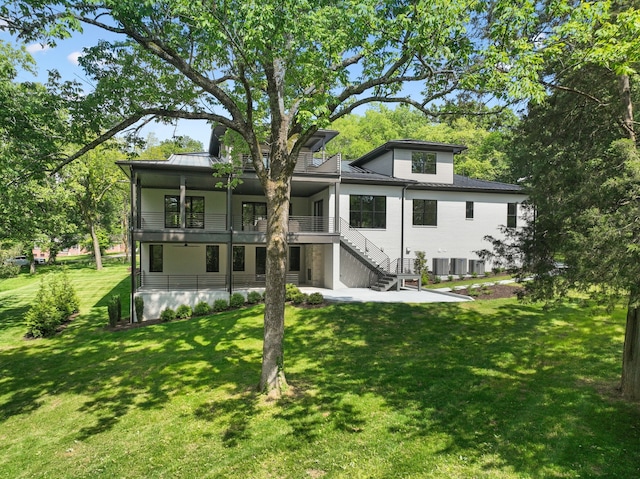 rear view of house featuring a yard