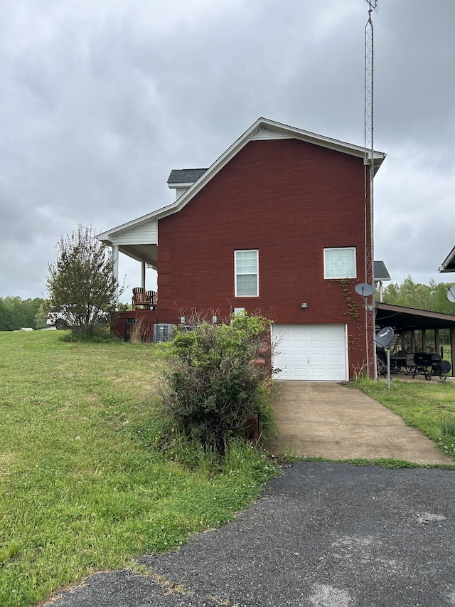 view of side of property featuring cooling unit, a garage, a carport, and a yard