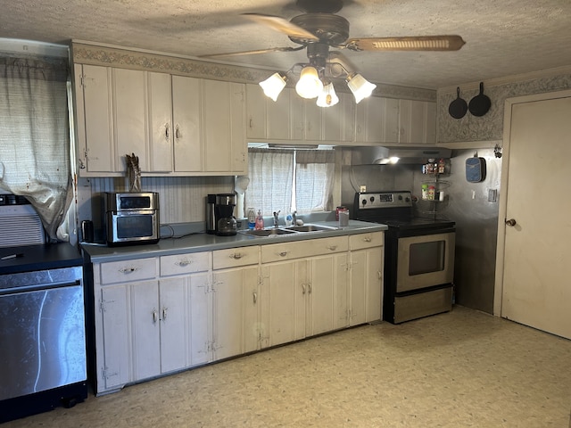 kitchen with stainless steel appliances, sink, ceiling fan, and white cabinets