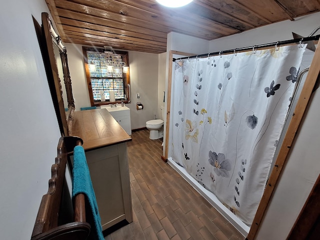 450 Pinson Ln, Big Sandy, TN 38221 - full bath featuring curtained shower, wood finished floors, toilet, vanity, and wooden ceiling