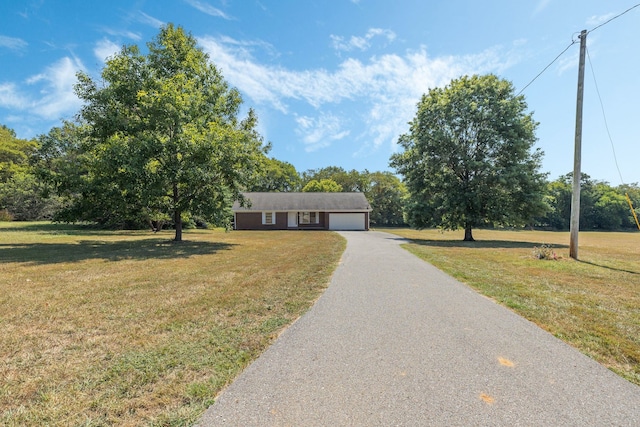 single story home with a front lawn