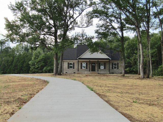 view of front of house with a front lawn