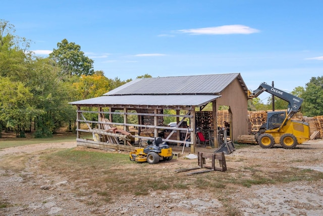 view of outdoor structure featuring an outdoor structure